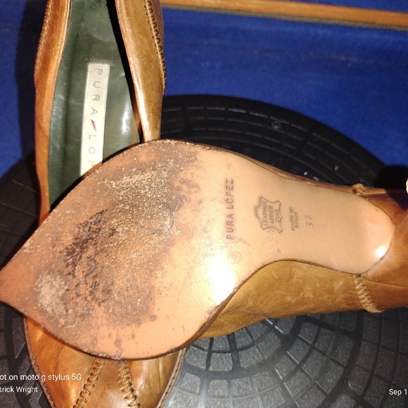 Pura Lopez Pointy Toe Carmel Leather 3-1/2 In. High Heels Sz, 37-EU, 6.5-US - Picture 8 of 9